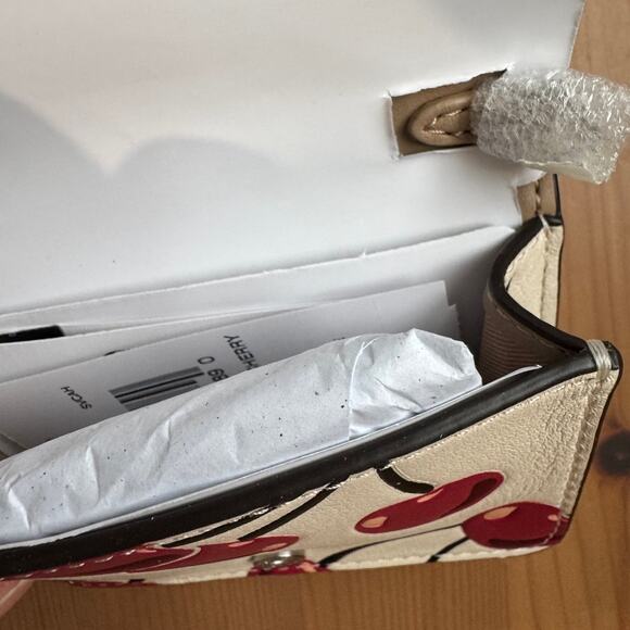 ❤️ Coach Mini Wallet On A Chain With Cherry Print - Picture 10 of 12